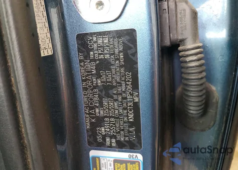 2023 Kia Niro Wave z USA, uszkodzony, nr VIN KNDCT3L11P5064202